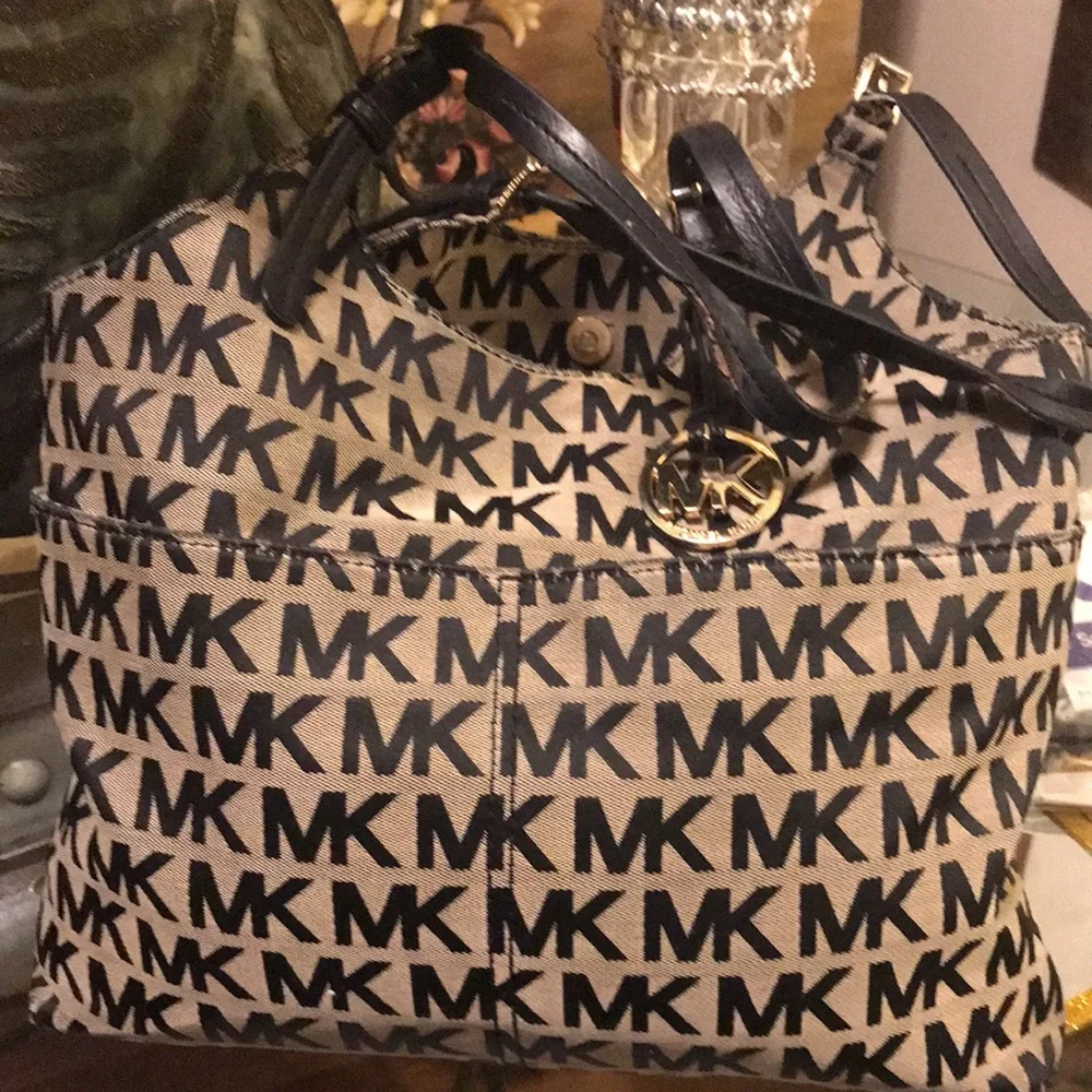 💋💋💋Michael Kors Everyday